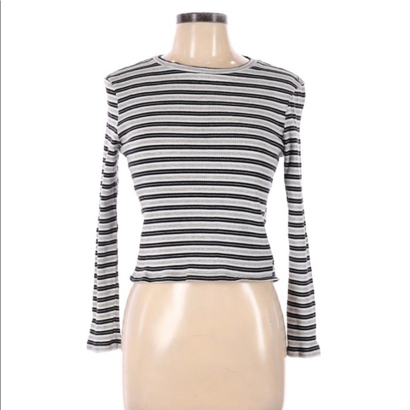 H&M Tops - 𝅺striped cropped Ls top